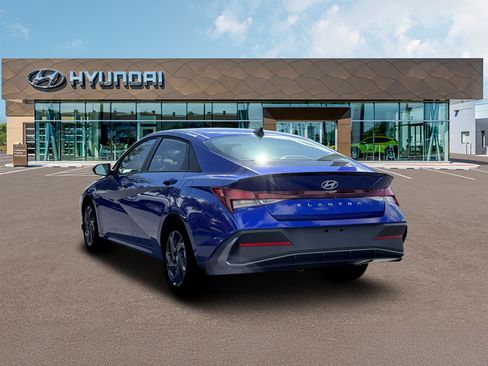 Used 2026 Hyundai Elantra Sport FWD image 5