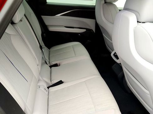 Used 2024 Cadillac Lyriq Luxury image 23