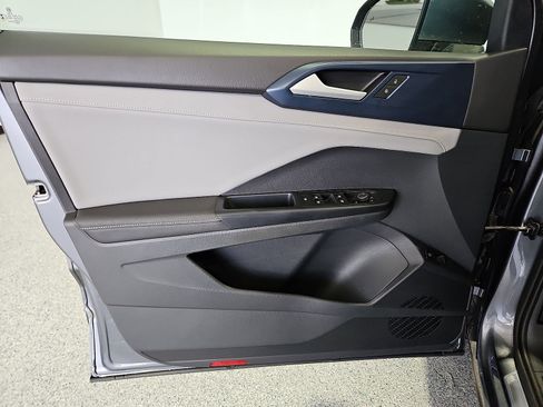 Used 2024 Volkswagen Taos SE w/ Panoramic Sunroof Package FWD image 15