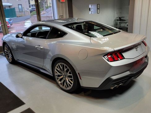 Used 2024 Ford Mustang GT Premium image 6