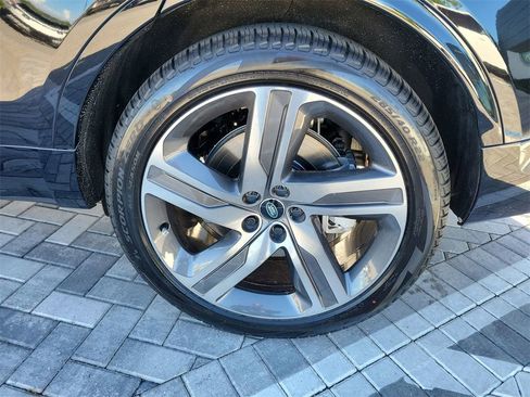 New 2026 Land Rover Discovery Limited Edition image 14