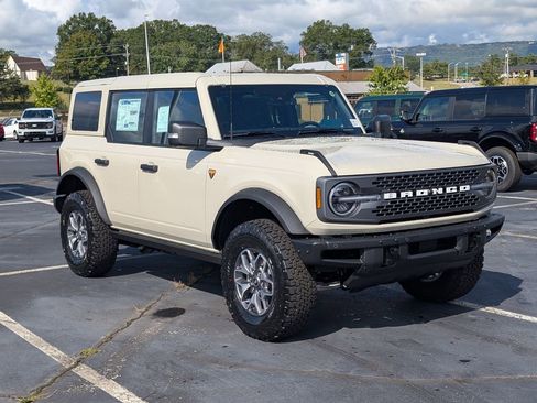 New 2025 Ford Bronco Badlands image 2