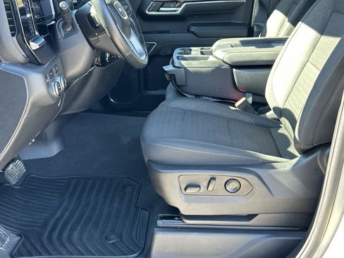 Used 2024 GMC Sierra 1500 SLE image 9
