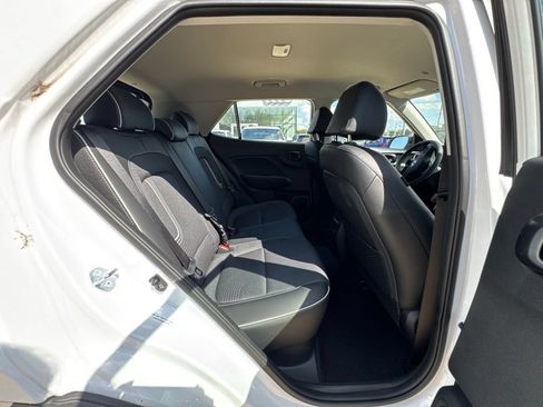 Used 2025 Hyundai Venue Limited FWD image 16