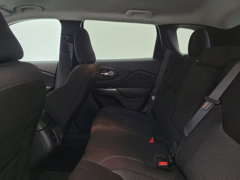 Used 2020 Jeep Cherokee Latitude image 18