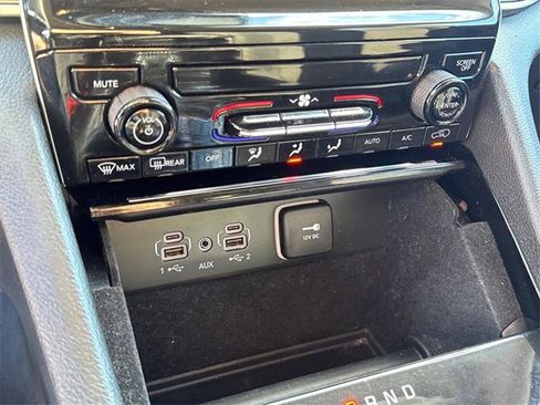 Used 2023 Jeep Grand Cherokee Laredo image 14