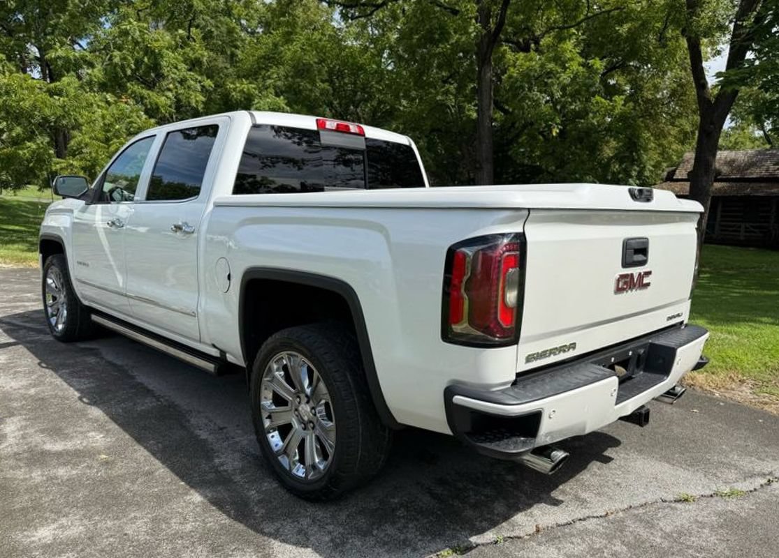 Used 2018 GMC Sierra 1500 Denali w/ Denali Ultimate Package AWD/4WD image 9