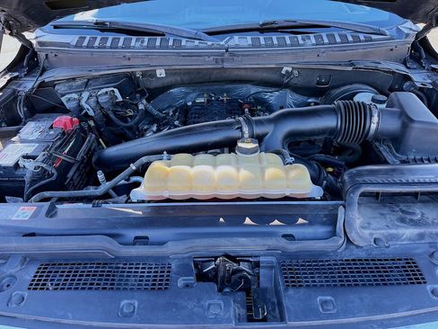 Used 2021 Ford Expedition XLT image 17