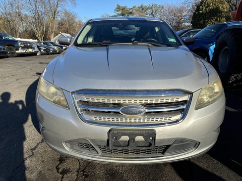 Used 2010 Ford Taurus SHO image 9