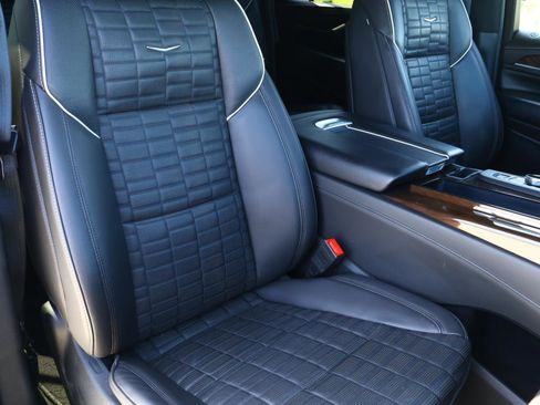 Used 2024 Cadillac Escalade ESV Premium Luxury Platinum AWD/4WD image 24