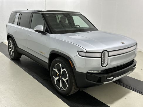 Used 2024 Rivian R1S Adventure AWD/4WD image 7
