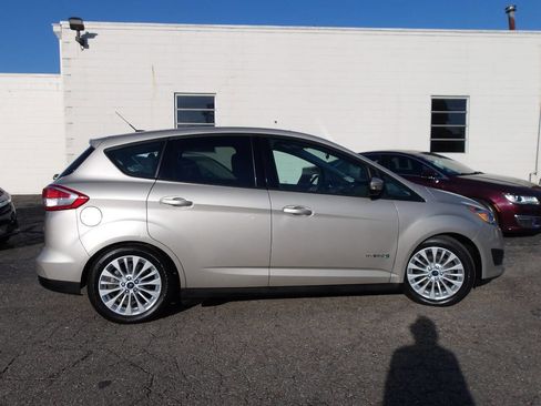 Used 2017 Ford C-MAX SE image 4