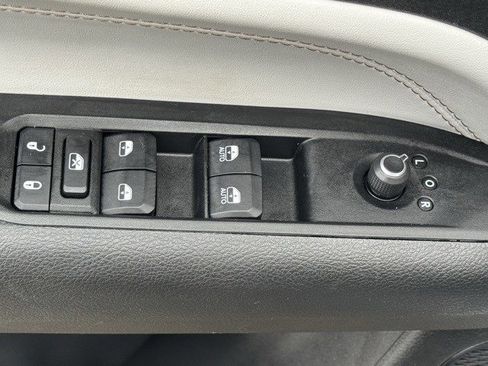 Certified 2022 Jeep Compass Limited w/ Sun and Sound Group image 10