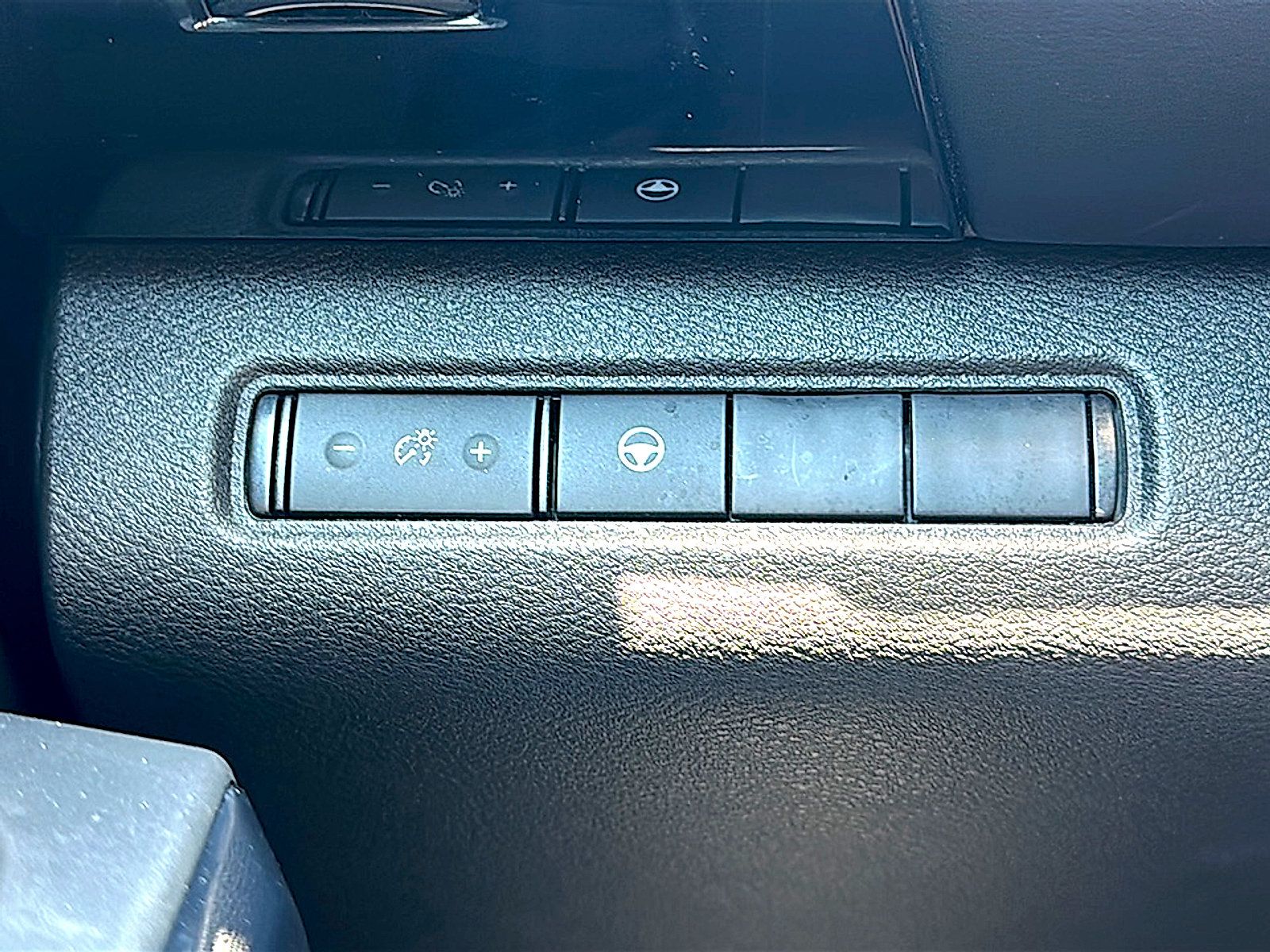 Used 2024 Nissan Pathfinder SV FWD image 37