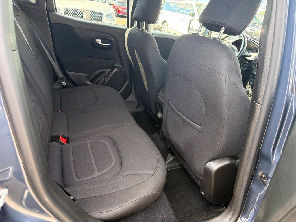 Used 2020 Jeep Renegade Latitude w/ Cold Weather Group AWD/4WD image 18