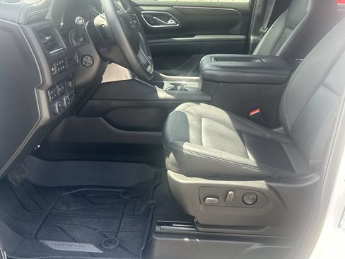 Used 2024 Chevrolet Suburban Z71 w/ Luxury Package AWD/4WD image 9
