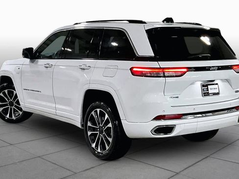 Used 2023 Jeep Grand Cherokee Overland w/ Advanced Protech Group III AWD/4WD image 12