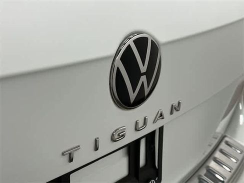 Certified 2022 Volkswagen Tiguan SE image 27