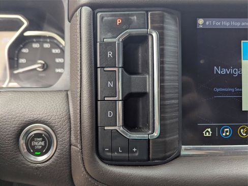 Used 2021 GMC Yukon Denali w/ Denali Premium Package image 25