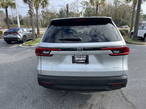 Used 2025 Toyota Grand Highlander FWD image 9