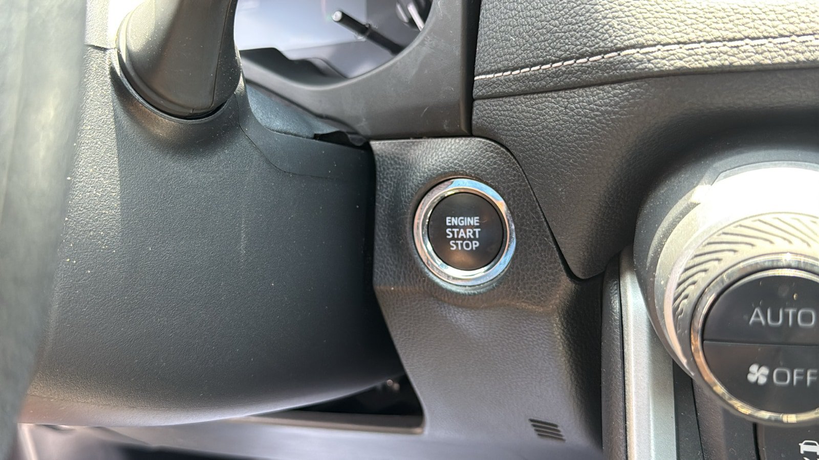 Used 2024 Toyota RAV4 XLE AWD/4WD image 19
