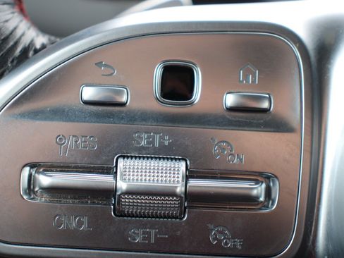 Used 2022 Mercedes-Benz GLB 250 4MATIC image 25