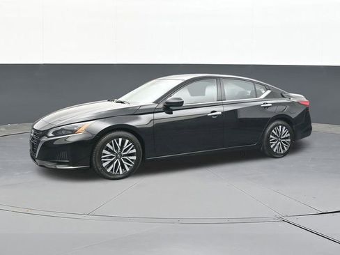 Used 2024 Nissan Altima 2.5 SV image 6