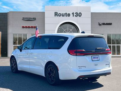 Used 2024 Chrysler Pacifica Limited