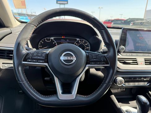 Used 2024 Nissan Altima 2.5 SR FWD image 17