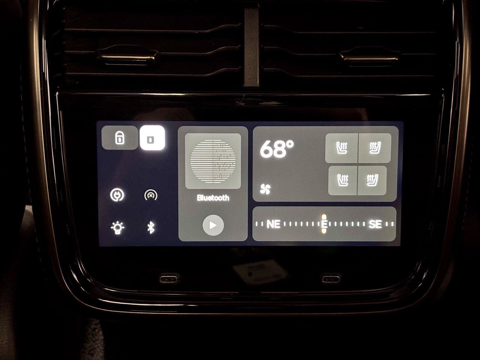 Used 2025 Rivian R1S Premium Dual AWD/4WD image 26