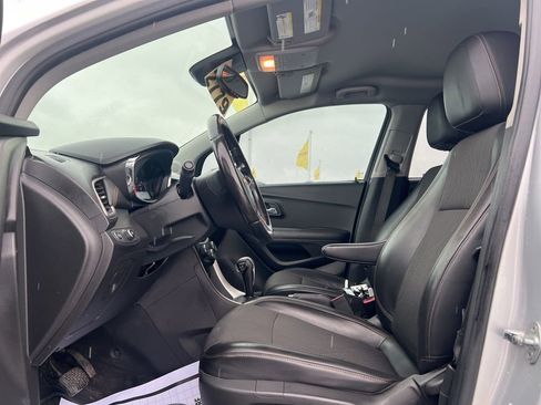 Used 2019 Chevrolet Trax LT w/ LT Convenience Package image 11