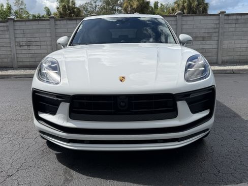 Certified 2024 Porsche Macan AWD/4WD image 9