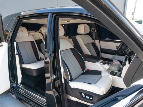 Used 2024 Rolls-Royce Phantom Sedan w/ The Phantom Package RWD image 68