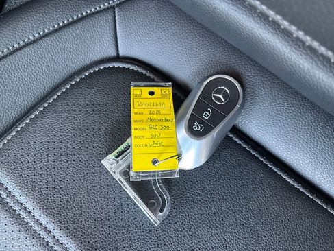 Used 2025 Mercedes-Benz GLC 300 4MATIC image 40
