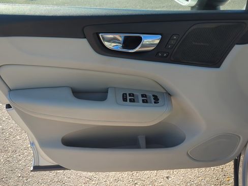 Used 2020 Volvo XC60 T6 Momentum w/ Protection Package Premier AWD/4WD image 7