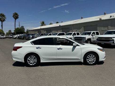 Used 2016 Nissan Altima 2.5 S w/ Power Driver Seat Package FWD image 10