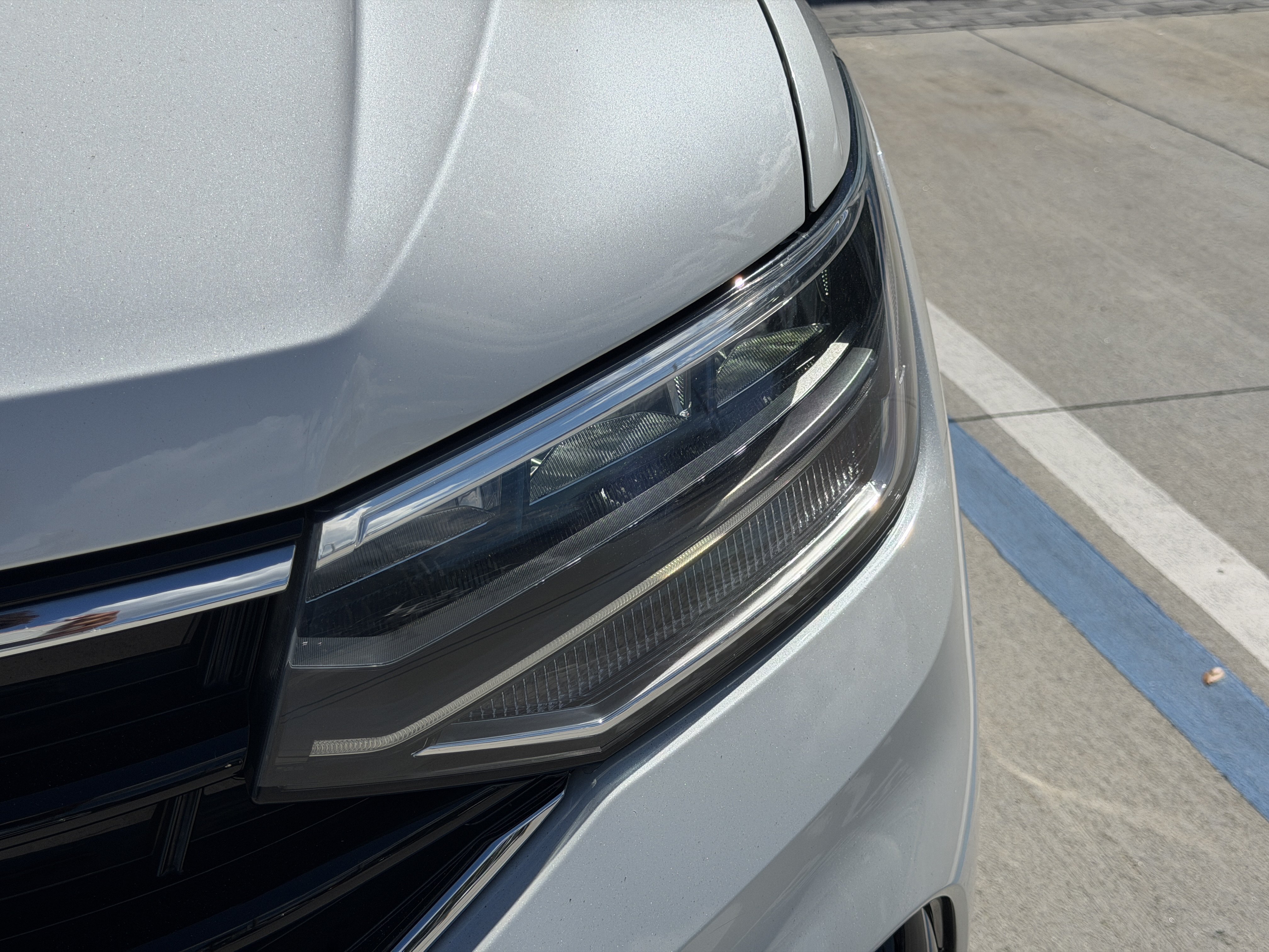 Certified 2023 Volkswagen Tiguan SE R-Line FWD image 9