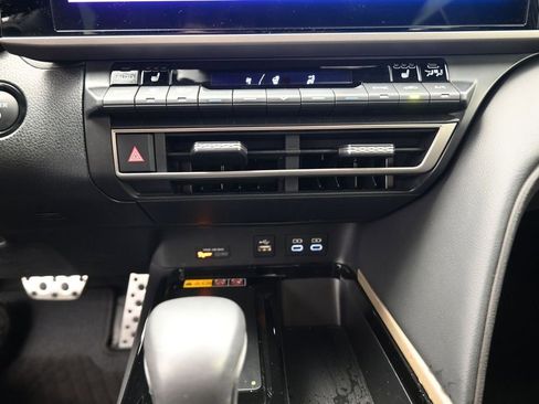 Used 2025 Toyota Camry XSE FWD image 9