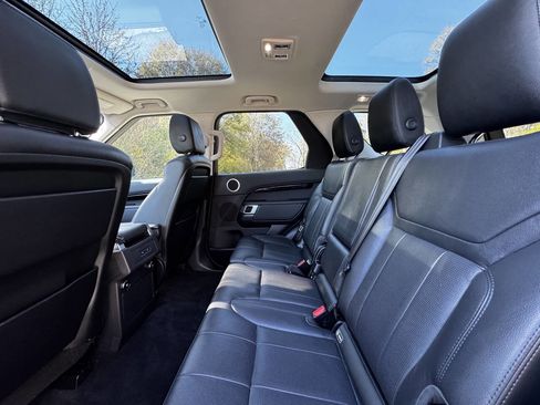 Used 2020 Land Rover Discovery SE image 16