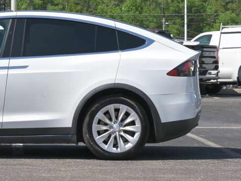 Used 2020 Tesla Model X Long Range AWD/4WD image 6