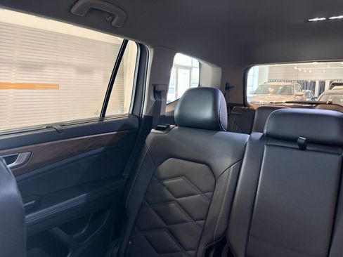 Used 2025 Volkswagen Atlas SE image 39