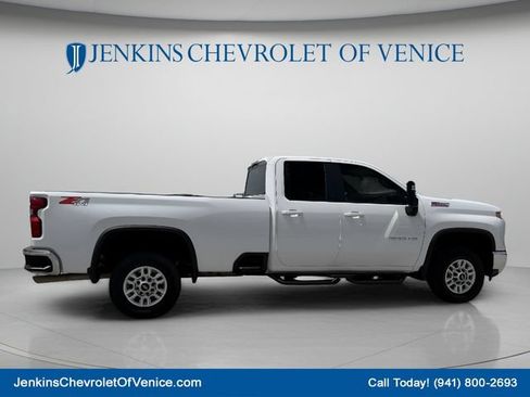 Used 2025 Chevrolet Silverado 2500 LT w/ Convenience Package AWD/4WD image 4