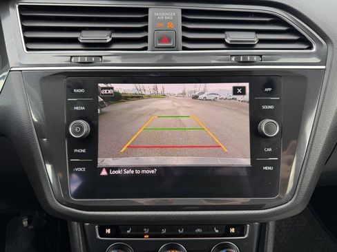 Used 2021 Volkswagen Tiguan SE image 21