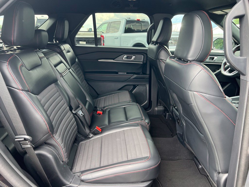 Used 2025 Ford Explorer ST-Line w/ ST-Line Street Pack AWD/4WD image 23