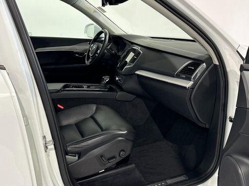 Used 2022 Volvo XC90 T5 Momentum image 24