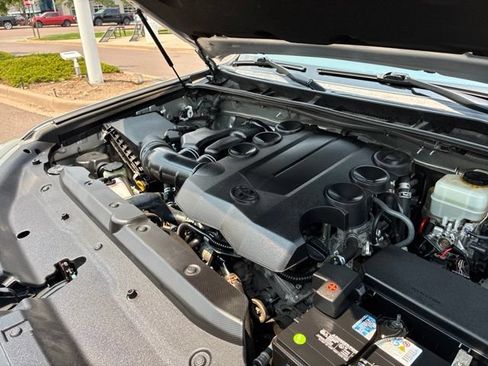 Used 2017 Toyota 4Runner SR5 AWD/4WD image 11