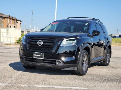 Certified 2025 Nissan Pathfinder SV w/ Black Appearance Package AWD/4WD image 2