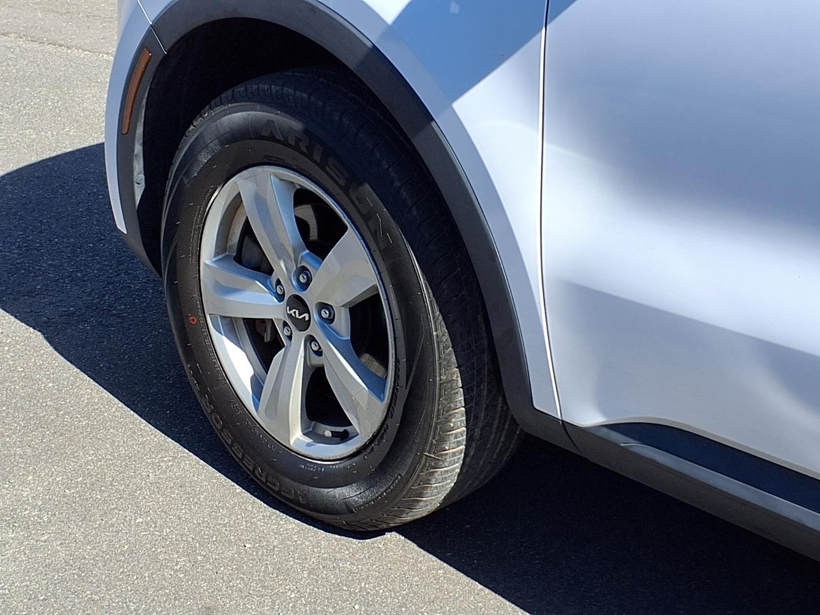 Used 2023 Kia Sorento LX AWD/4WD image 28