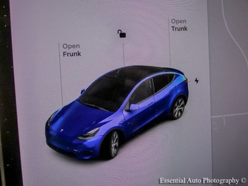 Used 2020 Tesla Model Y Long Range image 17