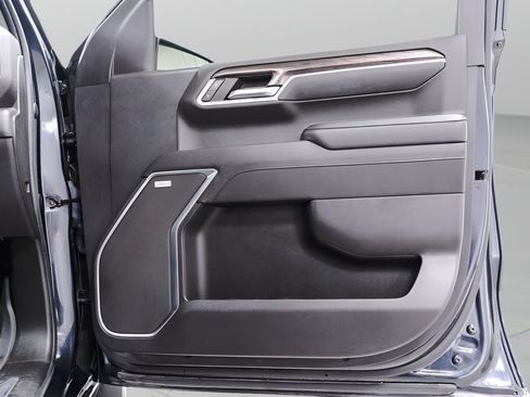 Used 2023 Chevrolet Silverado 1500 LTZ w/ LTZ Convenience Package II AWD/4WD image 35
